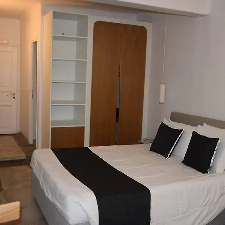Amaze 5* Imerovigli (Santorini)
