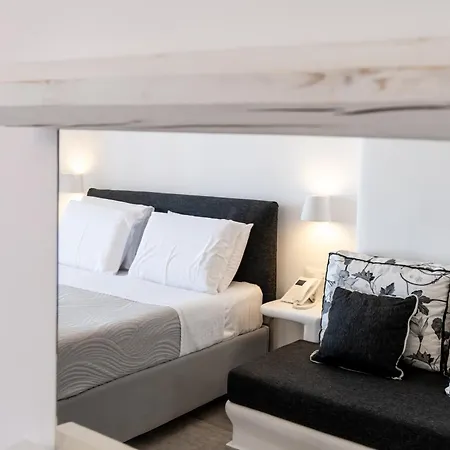 Amaze Hotel Imerovigli (Santorini)