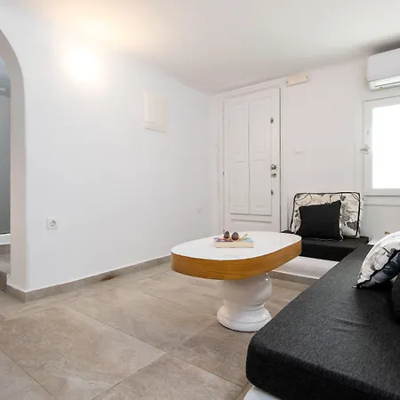 Amaze Hotel Imerovigli (Santorini)